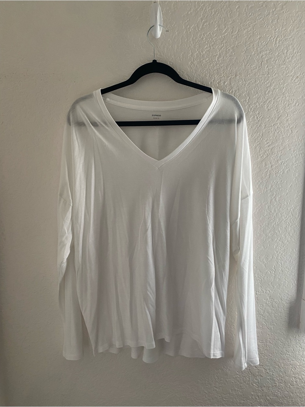 Express White V-Neck Long Sleeve Tee